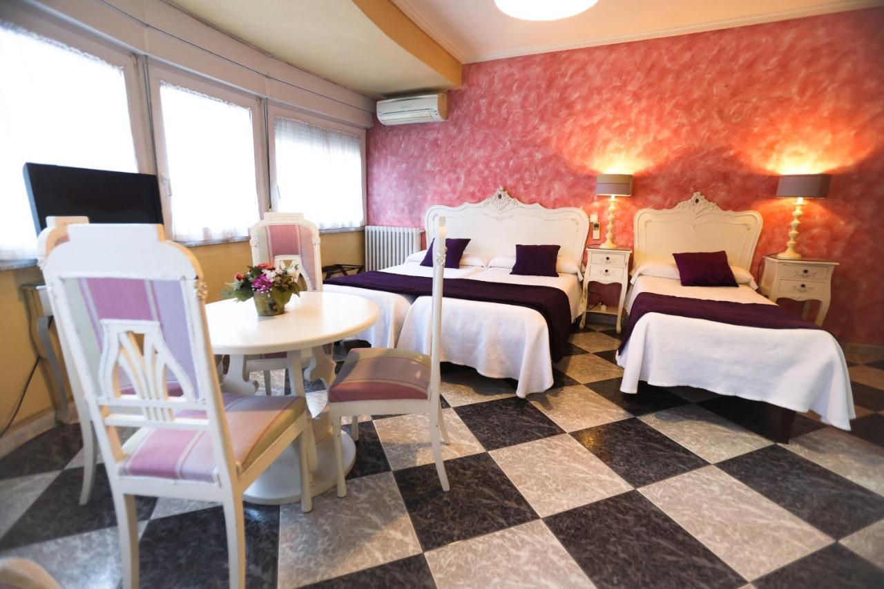 Hostal Goya Suites Salamanca Exterior photo