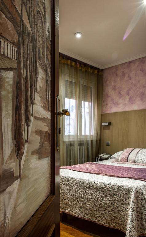 Hostal Goya Suites Salamanca Exterior photo