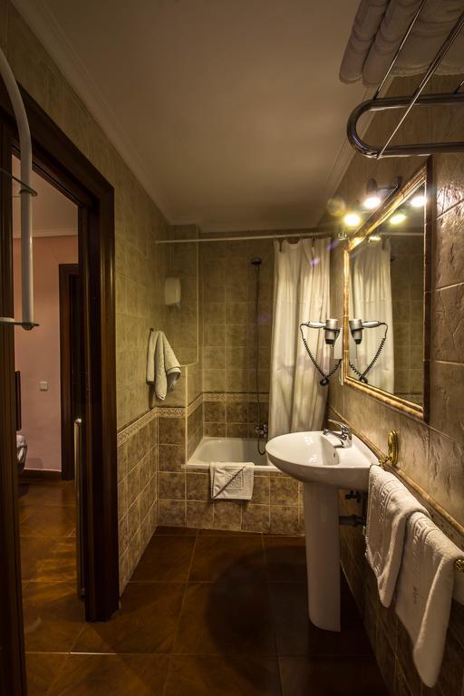 Hostal Goya Suites Salamanca Exterior photo
