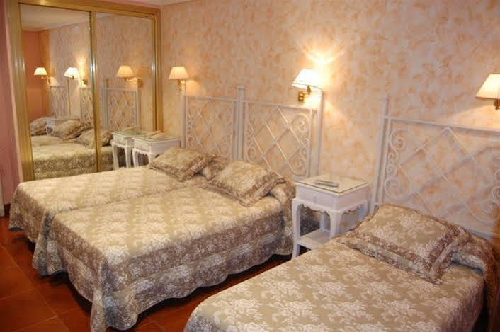 Hostal Goya Suites Salamanca Exterior photo