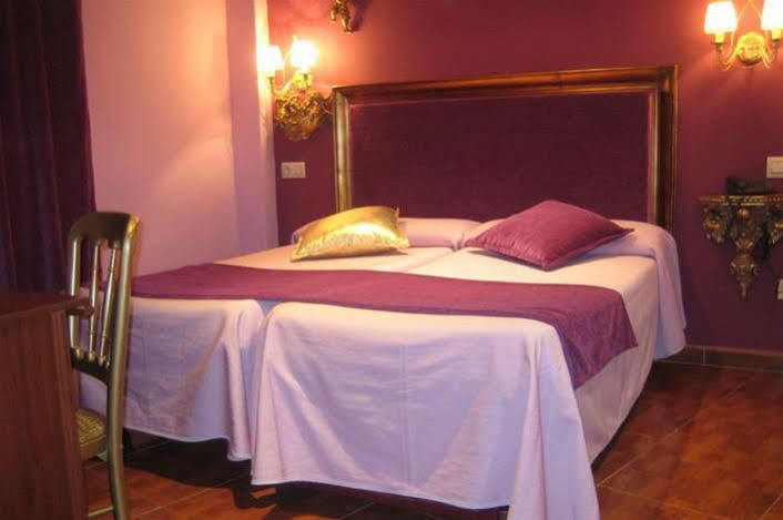 Hostal Goya Suites Salamanca Exterior photo