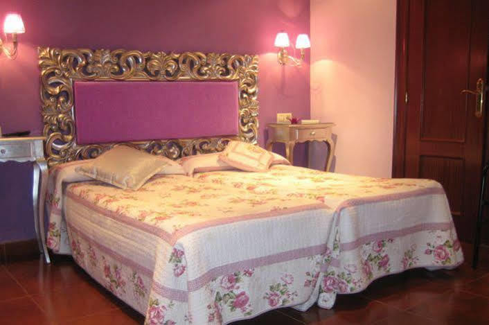 Hostal Goya Suites Salamanca Exterior photo